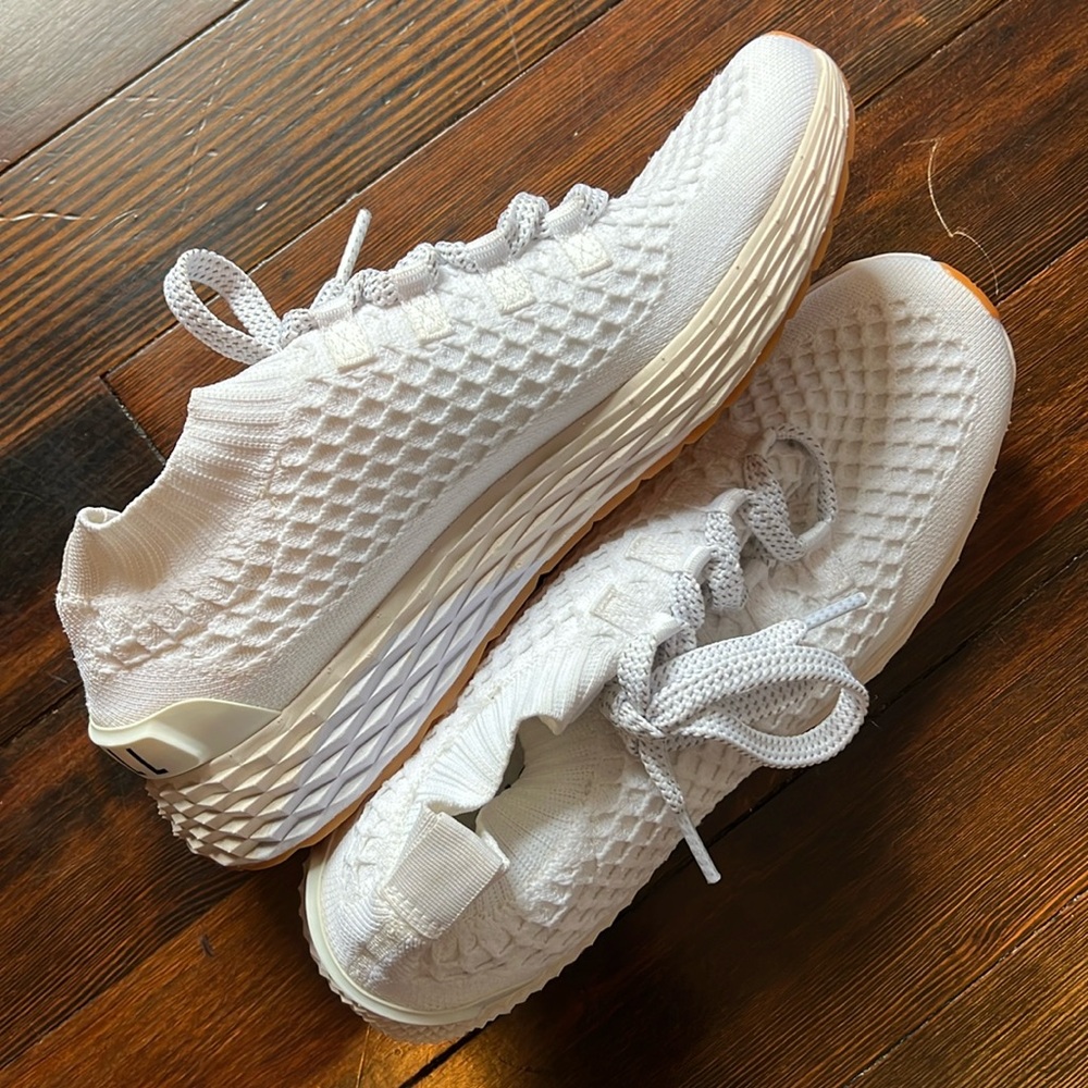 NO BULL sneakers size 8.5 men 10 woman